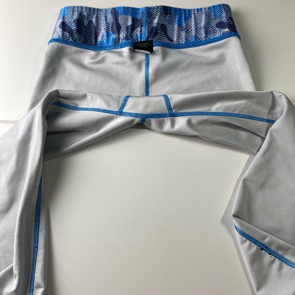 TEREZ WOMEN'S CAMO CAPRI COMPRESSION LEGGINGS SIZE 'S' - Picture 7 of 8